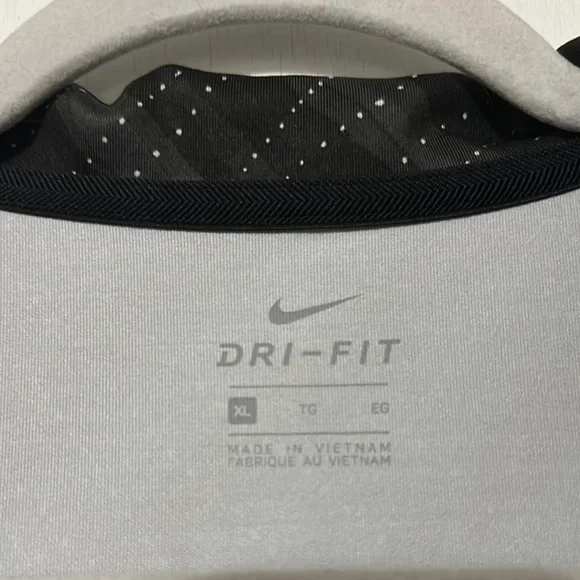 Black Patterned Nike Women’s Golf Shirt - Picture 3 of 3